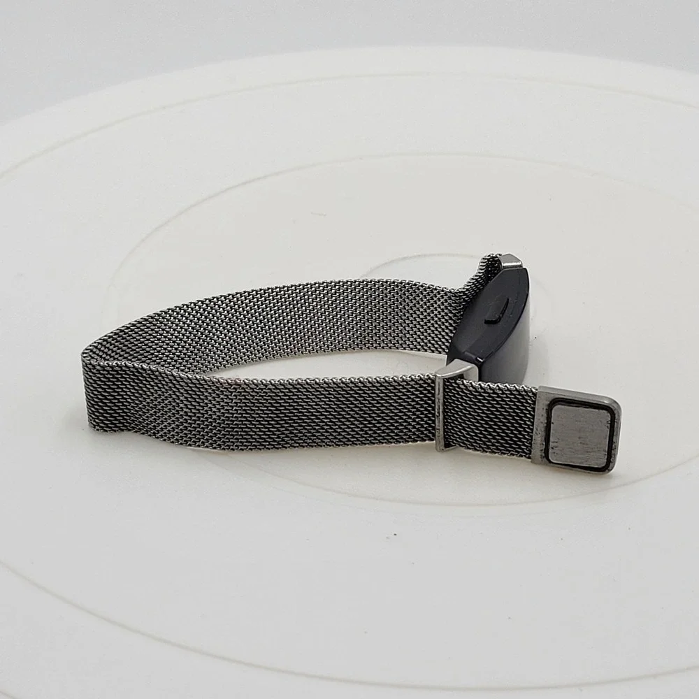 FitBit Fitness Activity Tracker Black Metal Bands Magnetic Lock with Charger